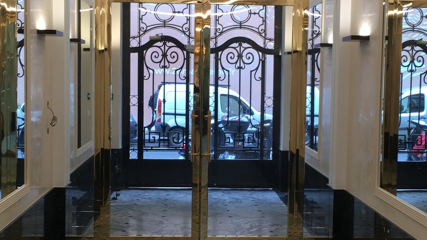 Porte d'entrée en laiton